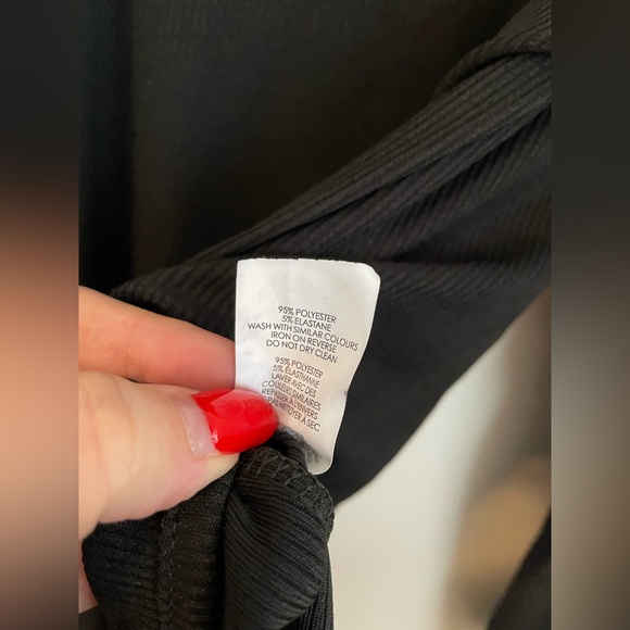 Ribbed scoop neck black bodysuit with snap closure size 20 - Picture 6 of 6